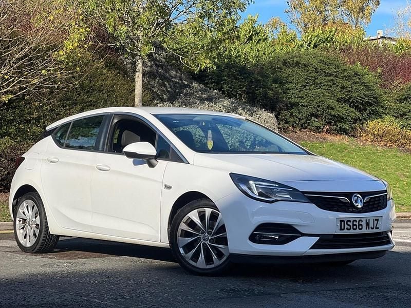 White Used 2016 Vauxhall Astra Design Edition Hatchback | £4,195 (Good price) - Image 1/4