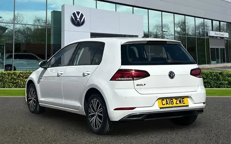 Used VW Golf VII SE 125 HP (91 kW) 2018 White Hatchback
