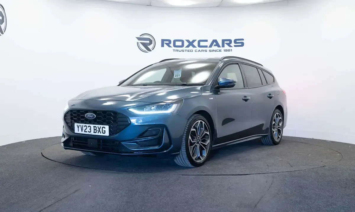 Used Ford Focus ST-Line X 152 HP (111 kW) 2023 Blue Estate