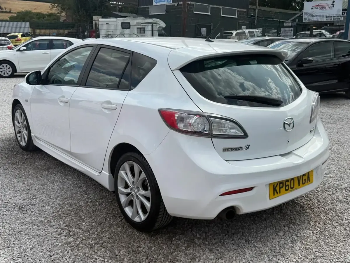 Used Mazda 3 Inclusive 105 HP (77 kW) 2010 White Hatchback