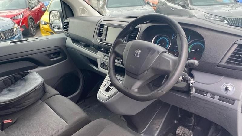 Used Peugeot e-Expert 98 kW (134 HP) 2022 White Van