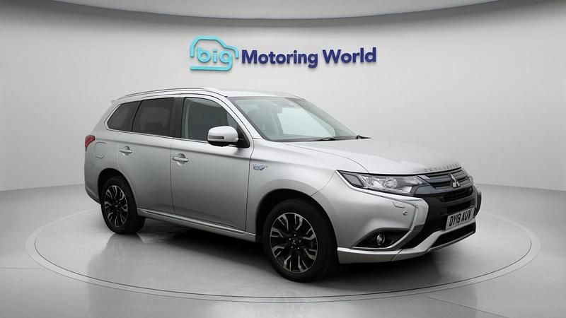Silver Used 2018 Mitsubishi Outlander P-HEV Estate | £11,500 (Fair price) - Image 1/4