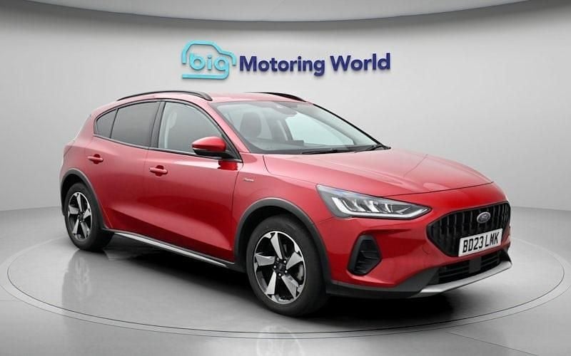 Begagnad Ford Focus Active 155 HK (114 kW) 2023 Röd Halvkombi
