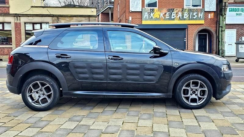 Used Citroën C4 Cactus Feel 82 HP (60 kW) 2014 Black Hatchback