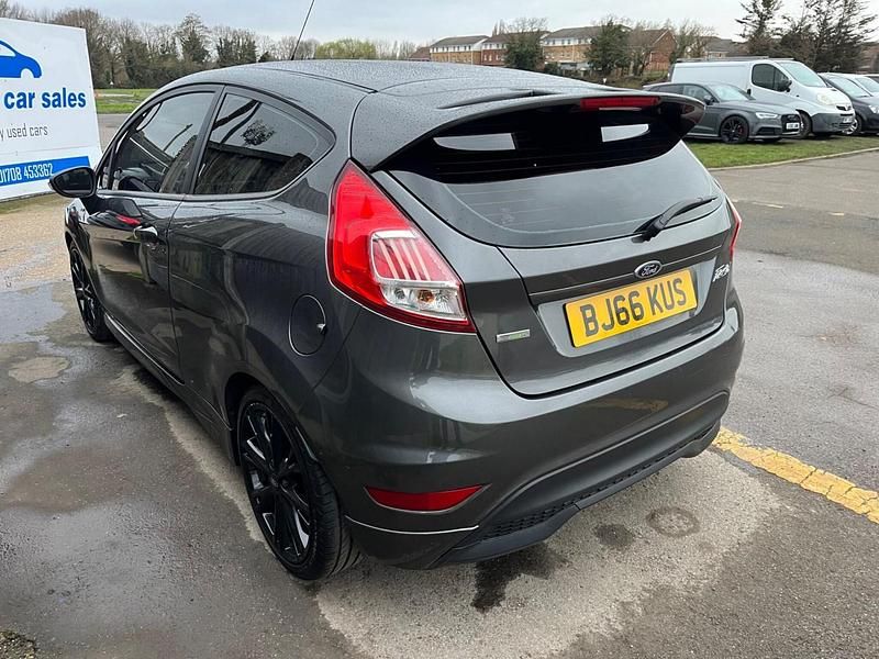Used Ford Fiesta ST-Line 140 HP (102 kW) 2016 Grey Hatchback