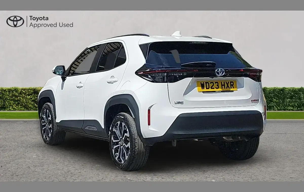 Used Toyota Yaris Cross Design 113 HP (83 kW) 2023 White SUV