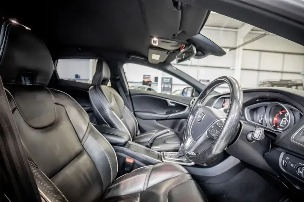 Begagnad Volvo V40 R-Design Pro 120 HK (88 kW) 2017 Vit Halvkombi