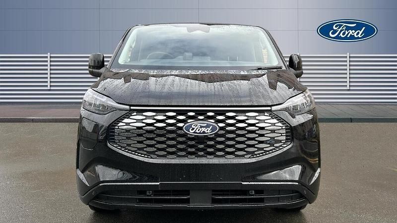 Ny Ford Transit Limited 100 kW (136 HK) 2026 Svart Van
