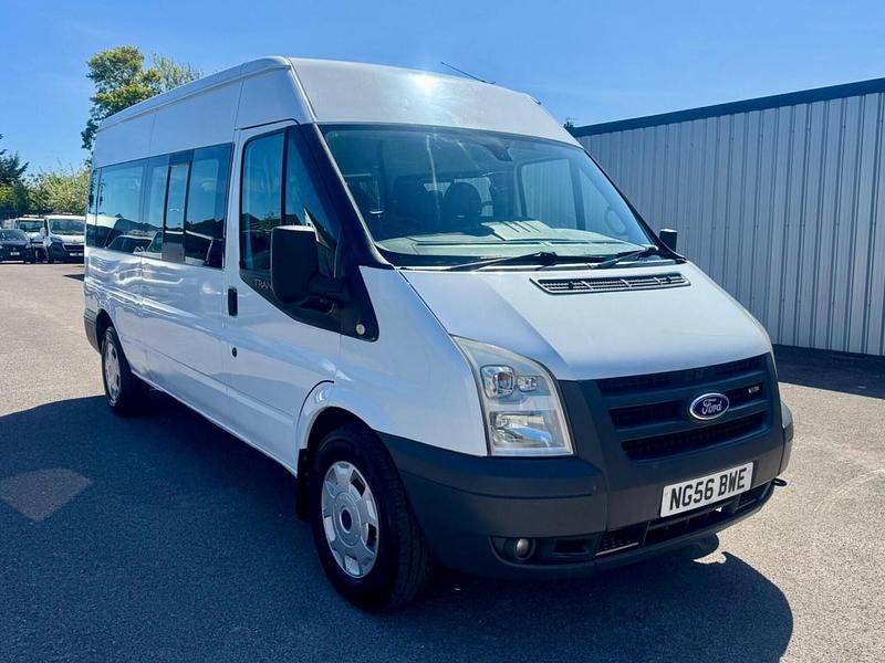 Usado Ford Transit 100 HP (73 kW) 2007 Branco Sedan