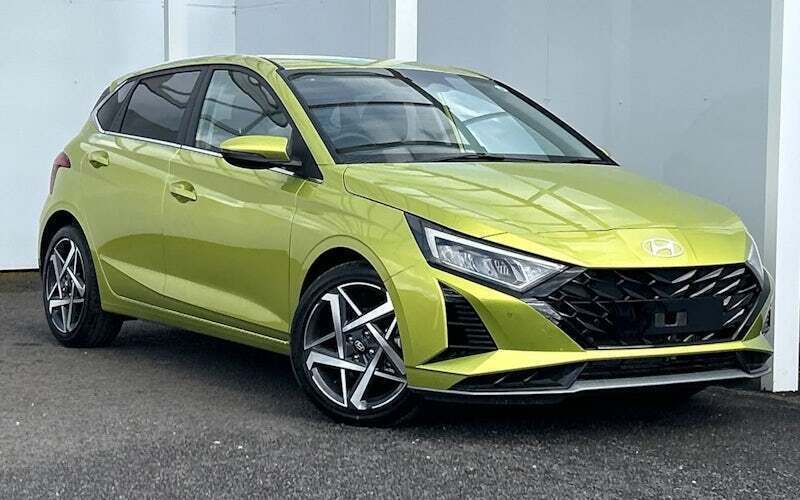 Green New 2025 Hyundai i20 Premium Hatchback | £20,795 (Expensive) - Image 1/4