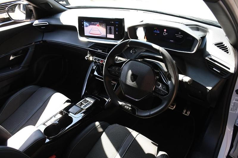 Second-hand Peugeot e-2008 GT 98 kW (134 CP) 2024 Alb SUV