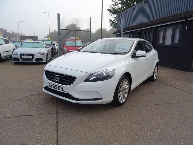 White Used 2016 Volvo V40 SE Lux Estate | £4,995 (A bit pricey) - Image 1/4