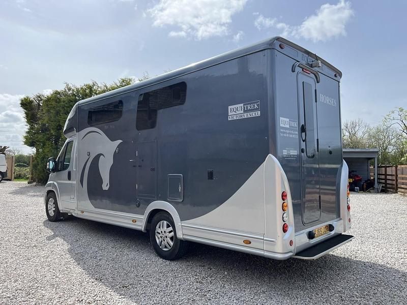 Używany Peugeot Boxer 2015 Srebrny Van