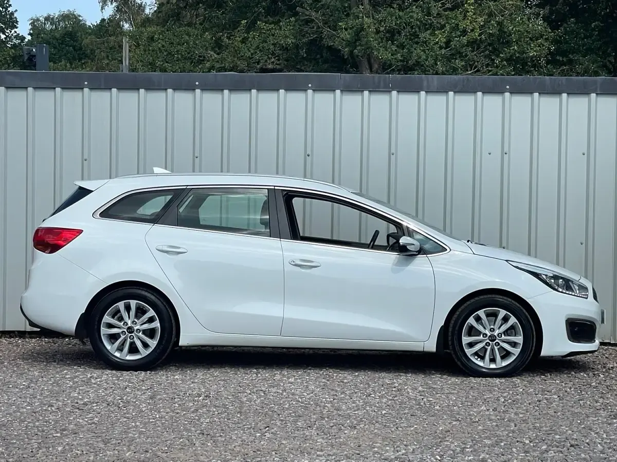 Used Kia Ceed 134 HP (98 kW) 2017 White Hatchback