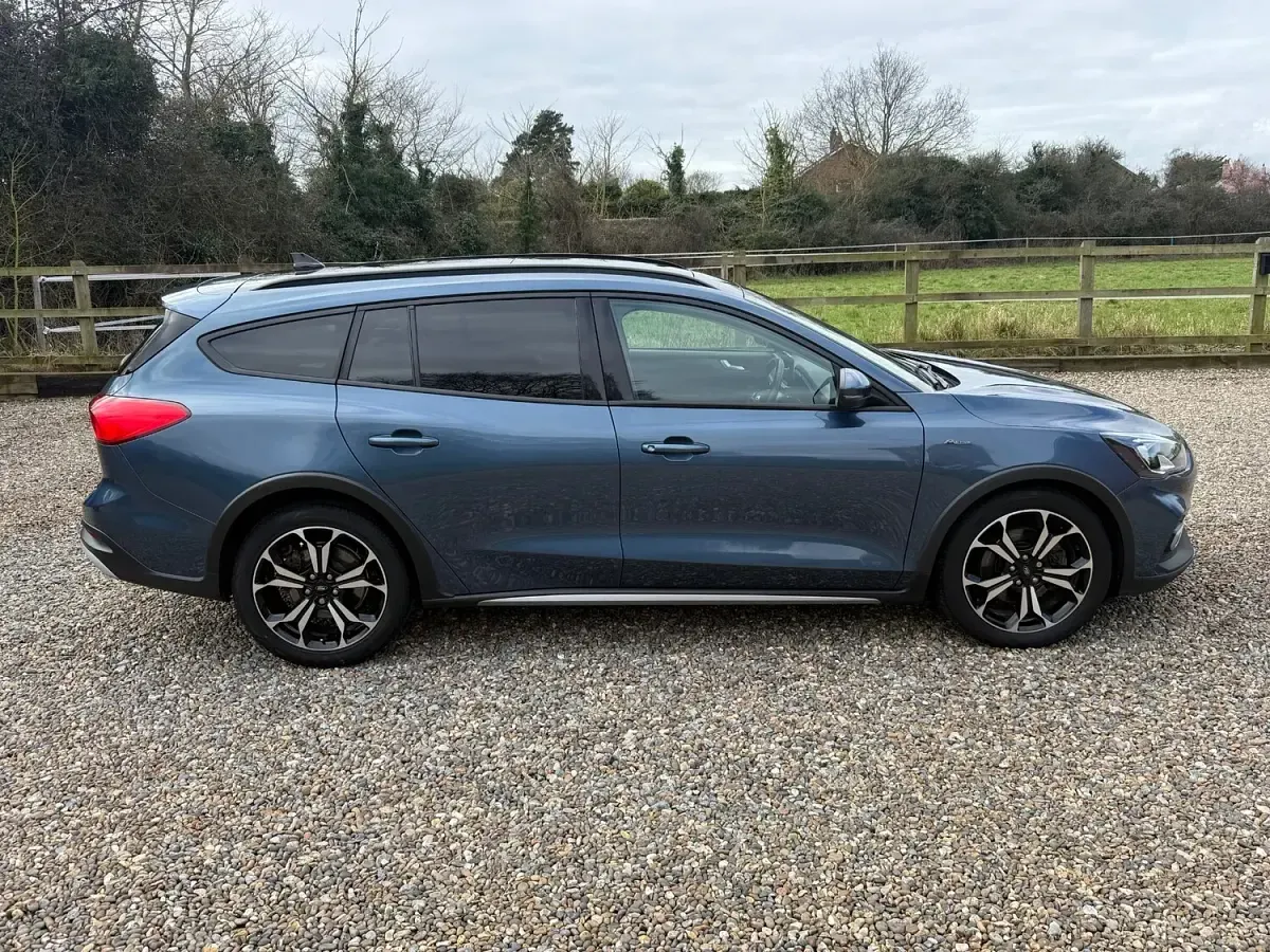 Used Ford Focus Active 120 HP (88 kW) 2020 Blue Estate
