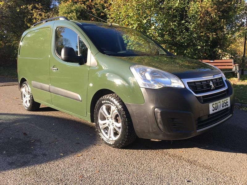 Green Used 2017 Peugeot Partner MPV | £6,250 (Fair price) - Image 1/4