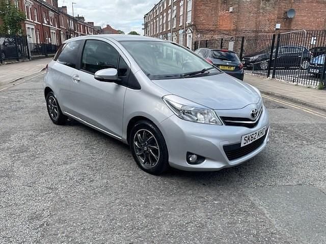 Silver Used 2012 Toyota Yaris Edition Hatchback | £1,995 (Fair price) - Image 1/4