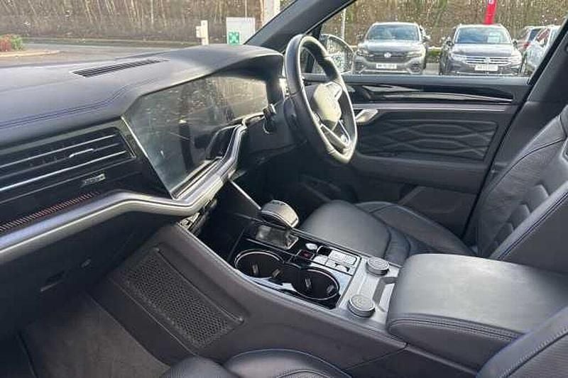 Used VW Touareg R 462 HP (339 kW) 2023 White SUV