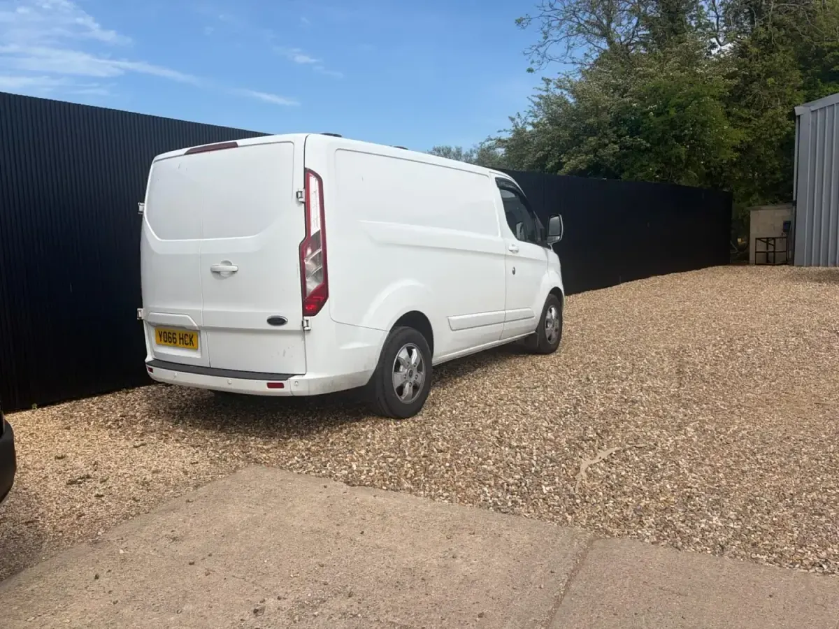 Usado Ford Transit Custom Limited 130 HP (95 kW) 2017 Branco Van