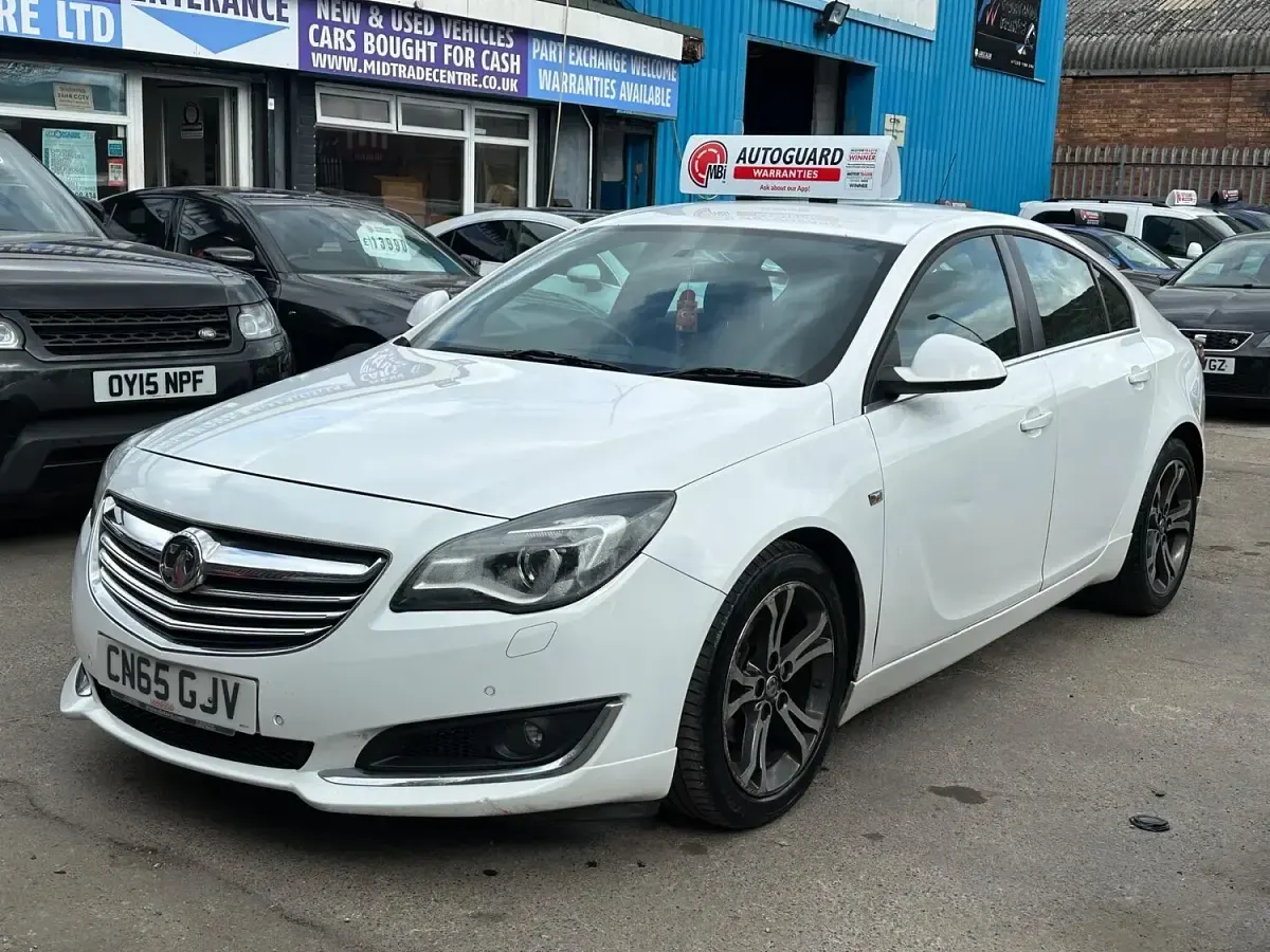 Used Vauxhall Insignia Edition 163 HP (119 kW) 2016 White Hatchback