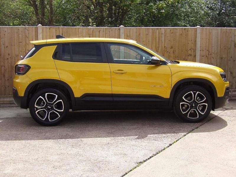 Used Jeep Avenger Summit 100 HP (73 kW) 2025 SUV