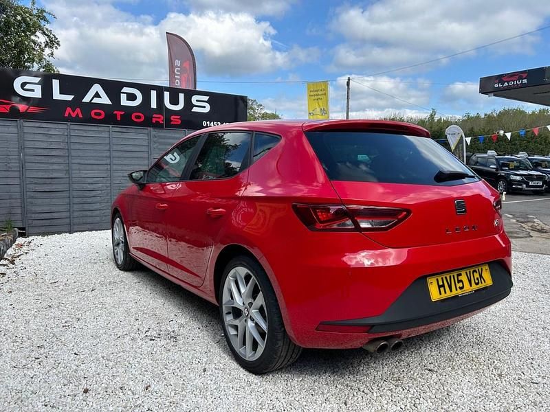 Begagnad Seat Leon FR 150 HK (110 kW) 2015 Röd Halvkombi