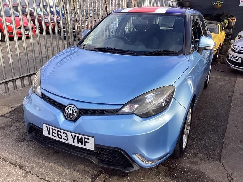 Begagnad MG MG3 106 HK (77 kW) 2014 Blå Halvkombi