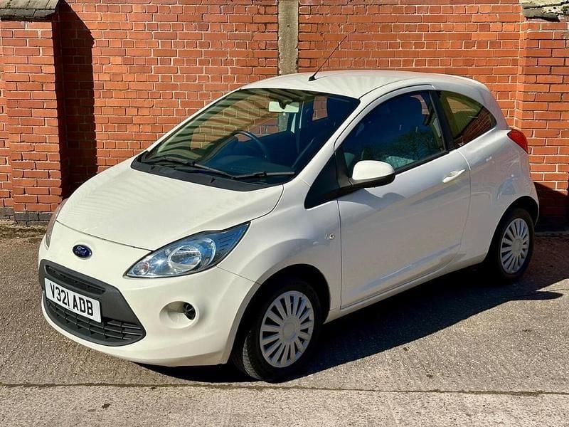 Used Ford Ka 69 HP (50 kW) 2013 White Hatchback