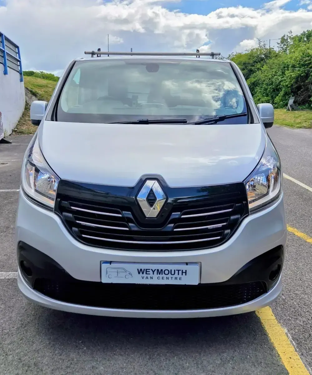 Używany Renault Trafic 2017 Srebrny Minivan