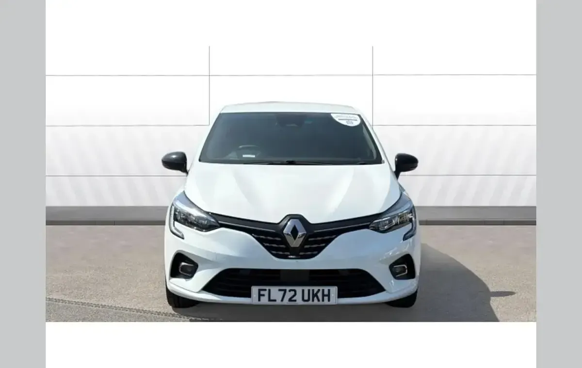 Used Renault Clio Techno 145 HP (106 kW) 2022 White Hatchback