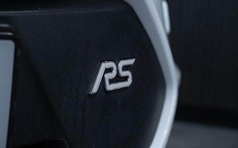 Used Ford Focus RS 350 HP (257 kW) 2017 White Hatchback