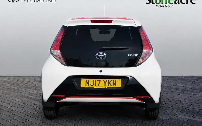 Used Toyota Aygo x-press 69 HP (50 kW) 2017 White Hatchback