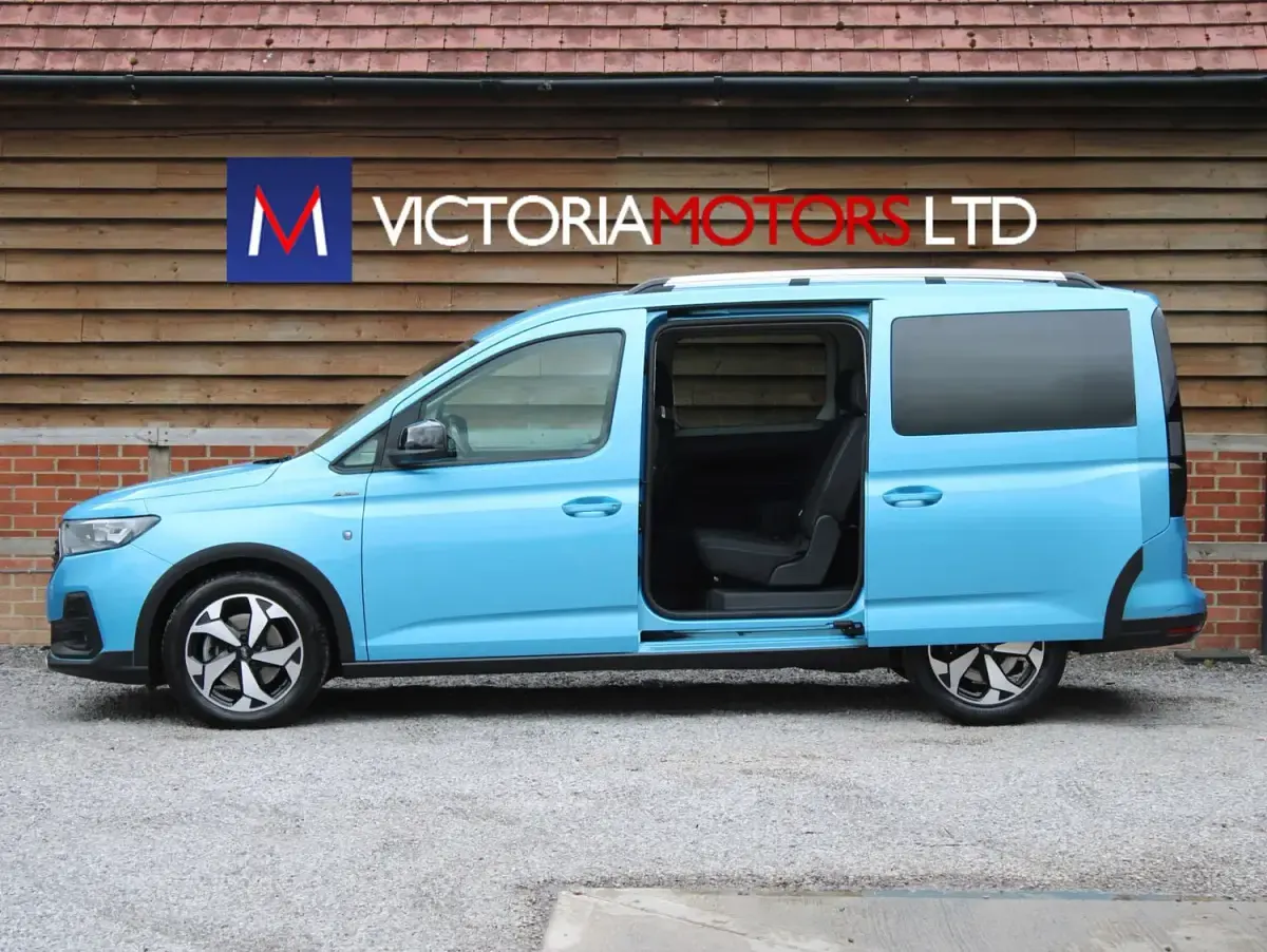 Used Ford Tourneo Connect Active 122 HP (89 kW) 2023 Blue MPV