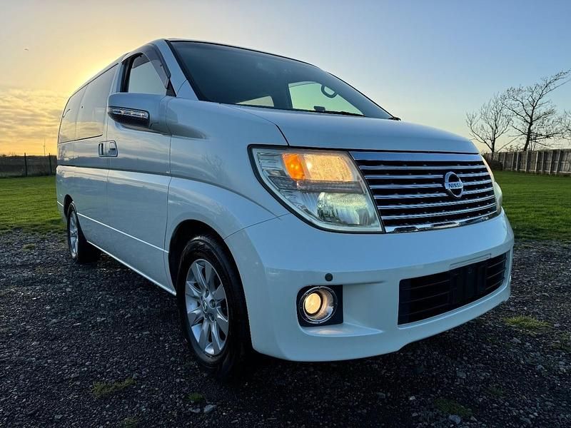 Used Nissan Elgrand 2006 White MPV