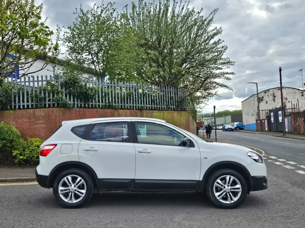 Used Nissan Qashqai Acenta 117 HP (86 kW) 2011 White SUV
