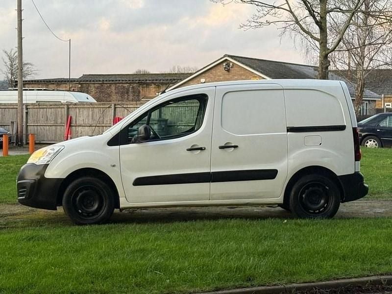 Used Citroën Berlingo 75 HP (55 kW) 2016 White MPV