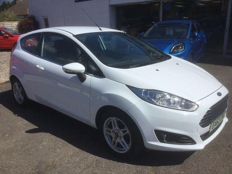 White Used 2013 Ford Fiesta Zetec Hatchback | £5,995 (Fair price) - Image 1/4
