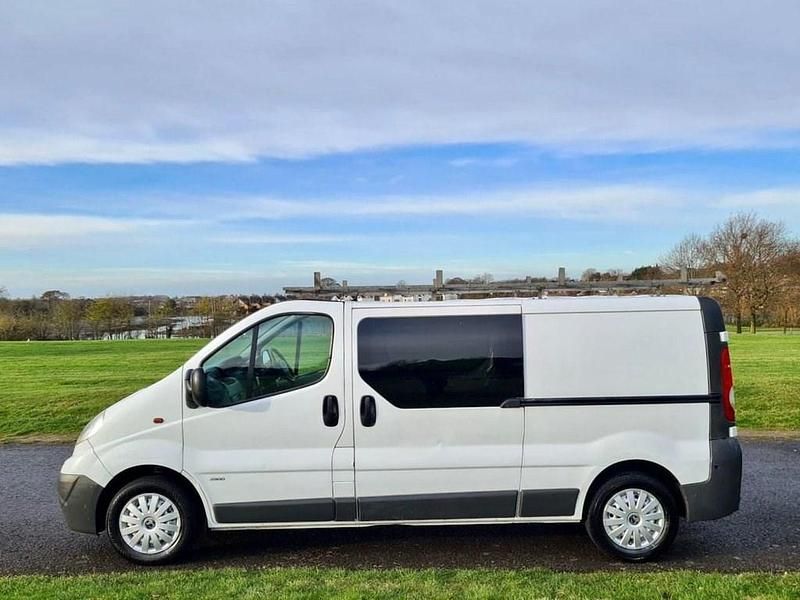 Used Vauxhall Vivaro 115 HP (84 kW) 2014 White MPV