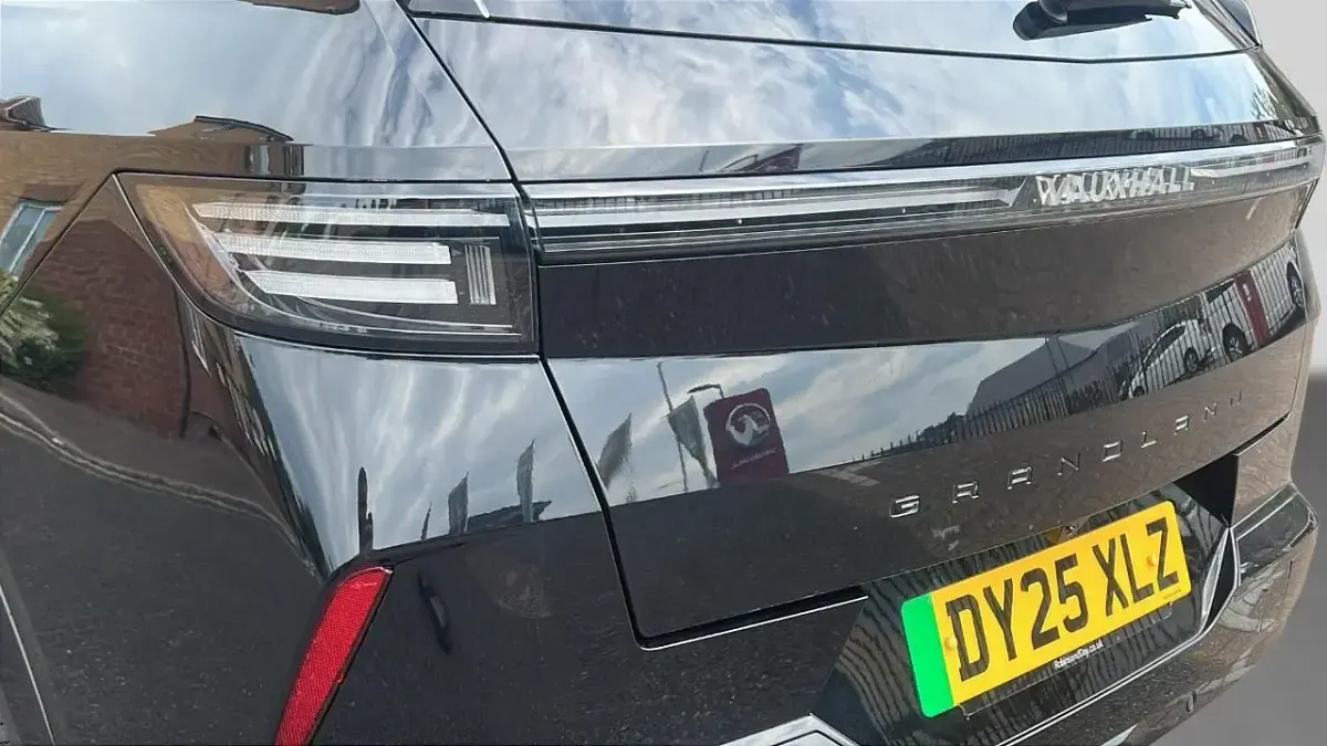 Second-hand Vauxhall Grandland Ultimate 154 kW (210 CP) 2025 Negru SUV