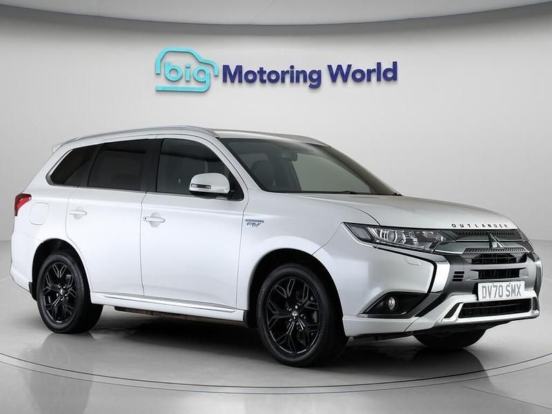 White Used 2020 Mitsubishi Outlander P-HEV Estate | £15,700 (Fair price) - Image 1/4