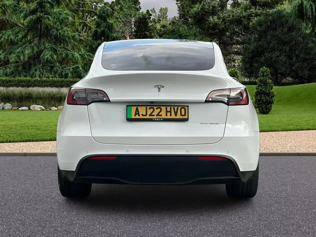 Used Tesla Model Y Long Range AWD 278 kW (378 HP) 2022 White SUV