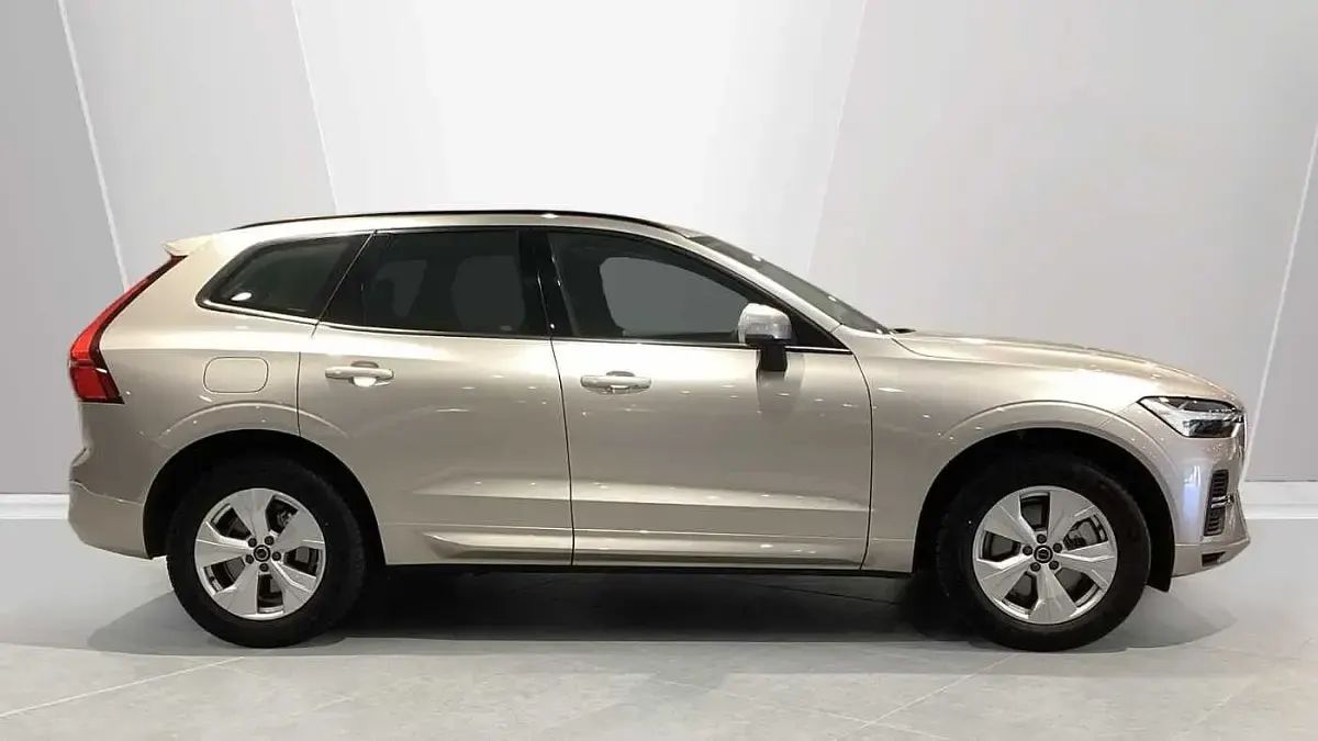Used Volvo XC60 Core 2025 Gold SUV