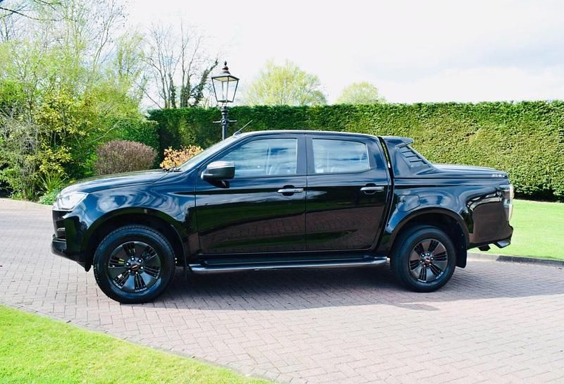 Usado Isuzu D-Max 2023 Preto Pickup