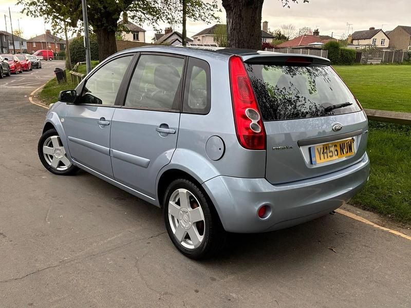 Used Ford Fiesta Zetec 74 HP (54 kW) 2006 Blue Hatchback