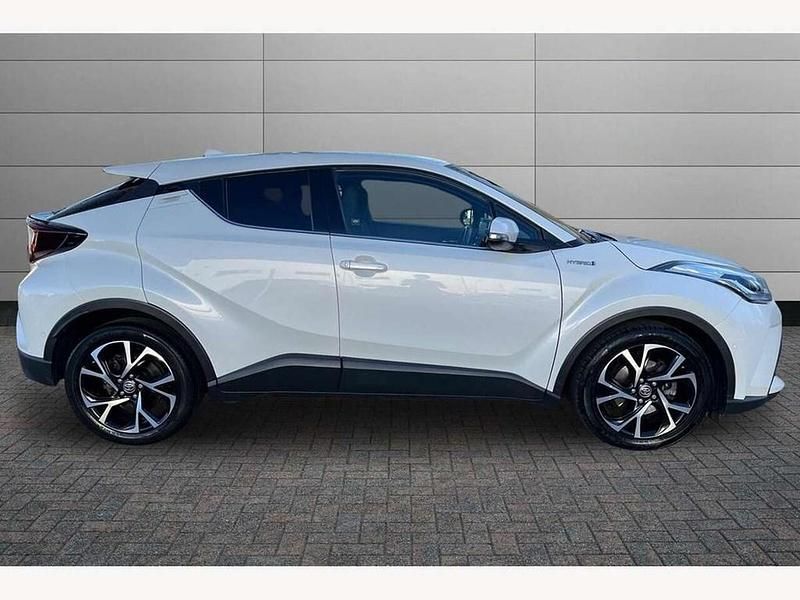 Used Toyota C-HR Design 122 HP (89 kW) 2020 White pearl SUV