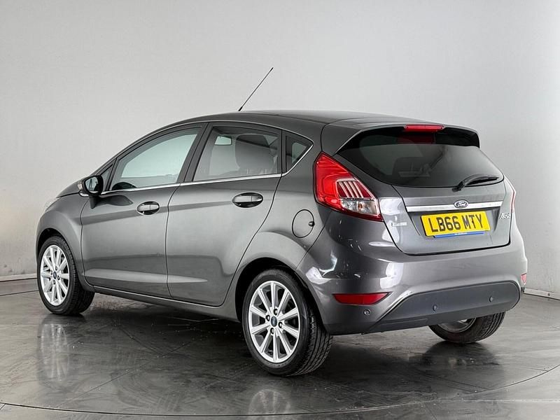 Used Ford Fiesta Titanium 101 HP (74 kW) 2017 Grey Hatchback