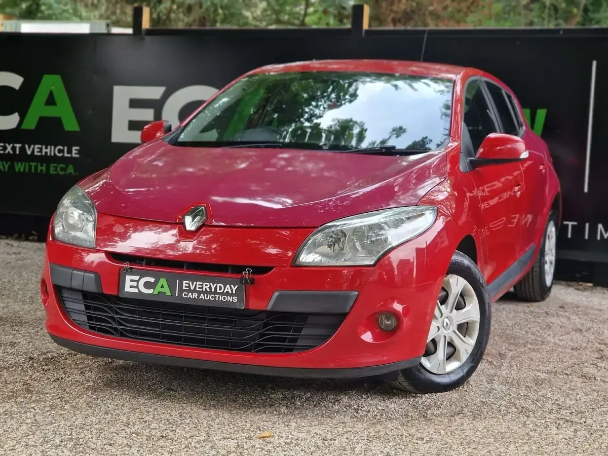 Used Renault Mégane III Expression 100 HP (73 kW) 2011 Red Hatchback