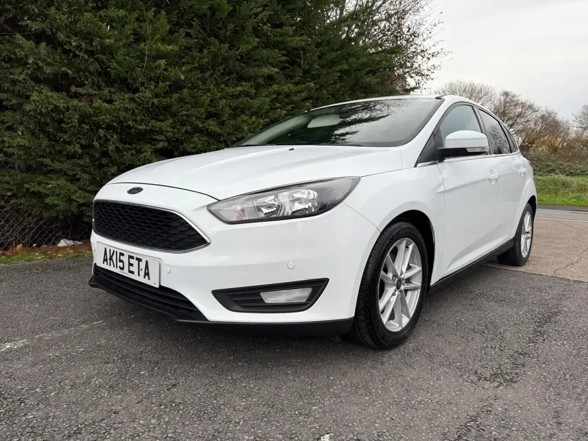 Used Ford Focus Zetec 2015 White Hatchback