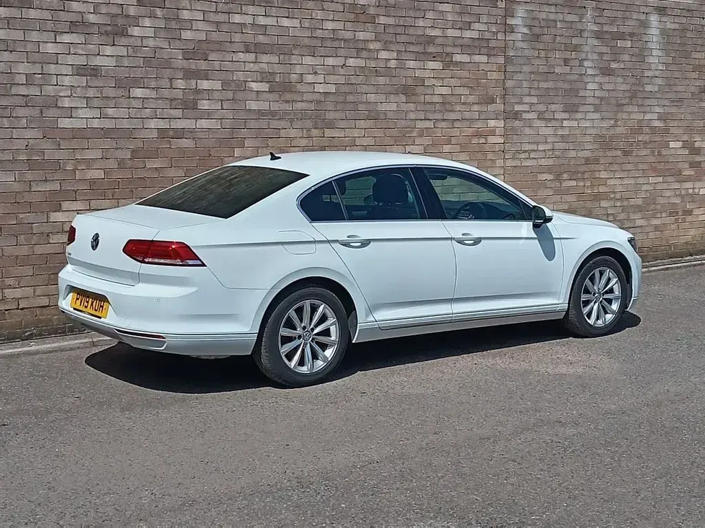 Used VW Passat Business 150 HP (110 kW) 2019 White Sedan