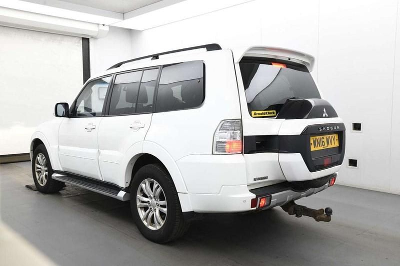 Used Mitsubishi Shogun 187 HP (137 kW) 2016 White SUV